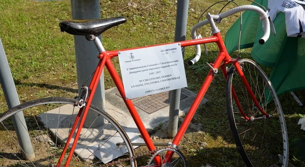 Rubata la bici-cimelio del Cimetta dalla rotonda: appello per smascherare i ladri-vandali