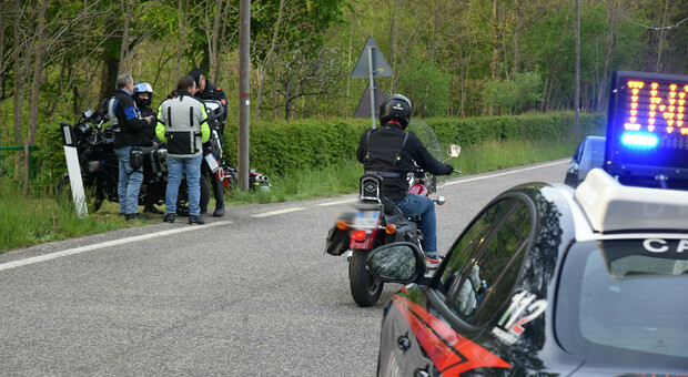 Incidente a Volpago del Montello, morti due giovani motociclisti. I testimoni