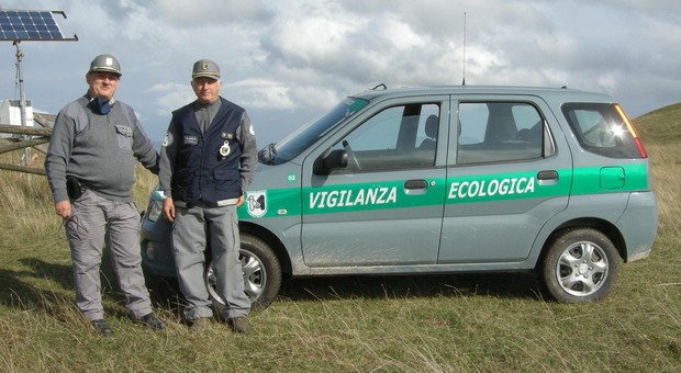 Urbino, le guardie ecologiche volontarie: «Ci deridono definendoci sceriffi, per noi né rispetto né rimborsi»