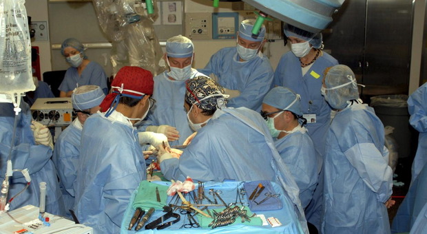 Medici e chirurghi: allarme rosso in corsia e per le sale operatorie