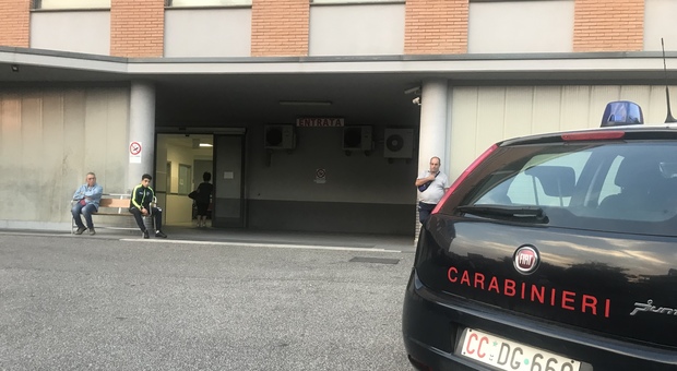 I carabinieri al pronto soccorso della clinica "Città di Aprilia"