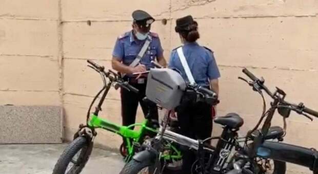 Ruba la bicicletta elettrica, 37enne arrestato a Torre Orsaia