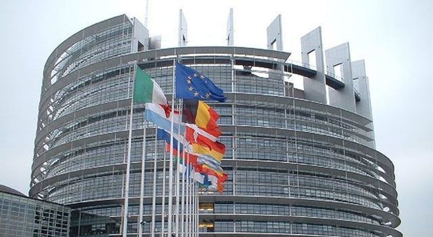 La Commissione europea: «Subito bond sovrani, poi ministro del Tesoro Ue»