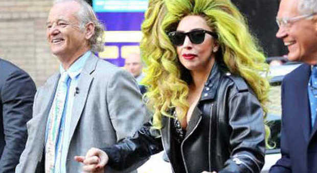 Lady Gaga al David Letterman Show: selfie col conduttore e Bill Murray