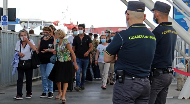 Covid in Campania, 184 contagiati in 24 ore: 86 sono di rientro dalle vacanze