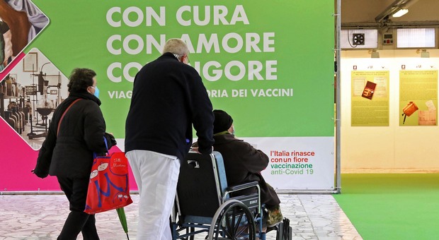 Covid in Campania, oggi 1.751 positivi e 18 morti: calano indice di contagio, ricoveri e terapie intensive
