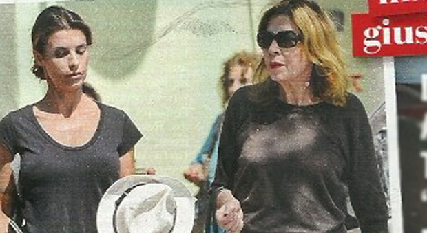 Elisabetta Canalis ritorno in Sardegna, con mamma Bruna alla ricerca del cappello bianco