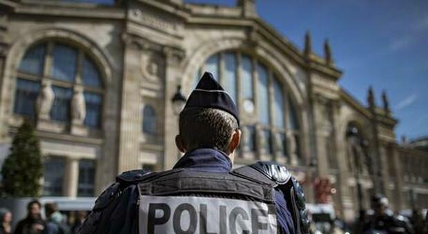 Poliziotto alla Gare du Nord