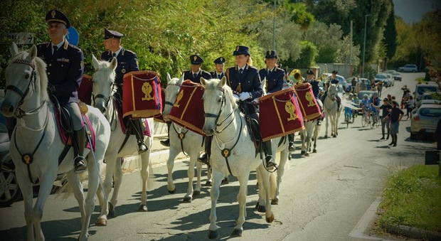 Un'immagine della festa Avis con la Fanfara a cavallo della Polizia di Stato
