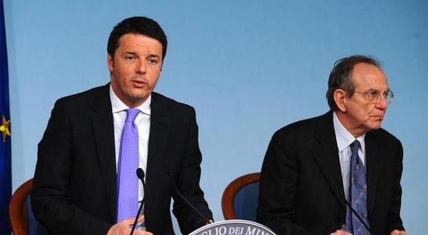 Def, 12 miliardi dalle privatizzazioni Più tasse per le banche, l'Abi: ingiusto Renzi: «Dai manager 400 milioni»