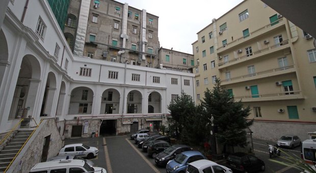 Coronavirus a Napoli, l'Asl: «Assurdo prevedere posti letto in ospedali inagibili»