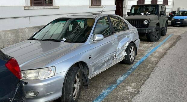 Tragedia sfiorata a Posillipo, Suv contro auto in sosta