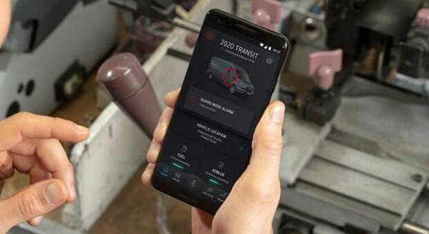 L'avviso sullo smartphone di FordPass Pro con Guard Mode del tentativo di furto