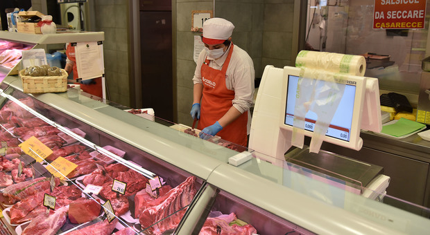 Il balncone della carne di un supermercato