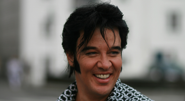 Presley, è norvegese l'uomo più "Elvis" del mondo: fa uno spettacolo per il re del Rock per 50 ore di fila