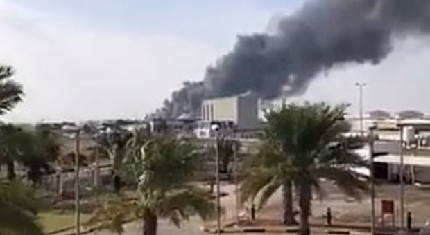 Abu Dhabi, gli Huthi attaccano con i droni. Almeno tre morti e sei feriti