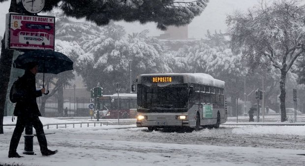 Roma sbanda per la neve: rischio scuole chiuse per 9 giorni