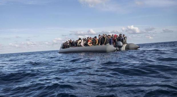 Sea Watch: «Morti 12 migranti sotto gli occhi dei bambini: respinti dalla Libia e in mare da 6 giorni»