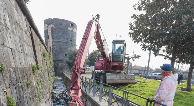 Torri Aragonesi di Napoli: rimosse 30 tonnellate di rifiuti
