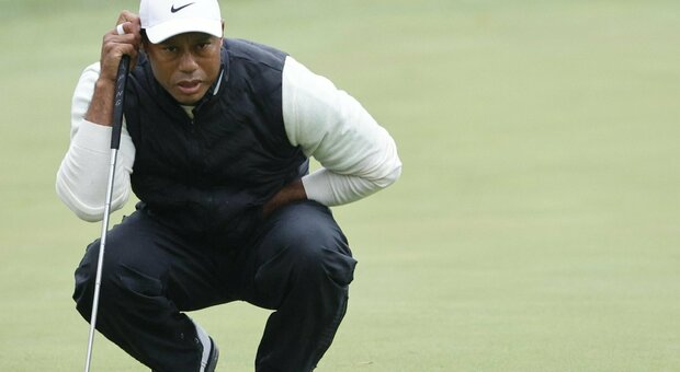 Tiger Woods, traguardo storico al Masters di Augusta: zoppica ma supera il taglio (per la 23esima volta consecutiva)