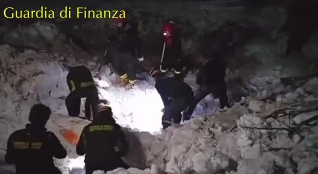 La Guardia di Finanza ricorda le vittime di Rigopiano e ringrazia i suoi angeli della neve
