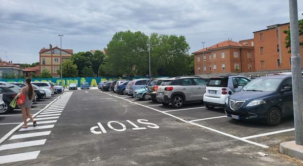 Il parcheggio di Villa Marina fa subito il pieno, solito caos a Sottomonte per i mezzi in divieto