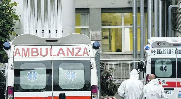 Covid in Campania, numeri verdi ancora in tilt: «Troppi operatori infetti»
