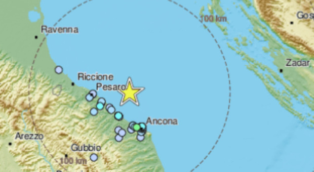 Terremoto Marche, scossa di magnitudo 4.5 ad Ancona: la terra trema ancora, gente in strada