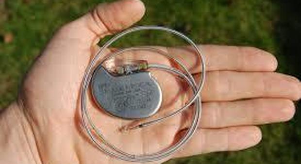 Un pacemaker (da wikipedia)
