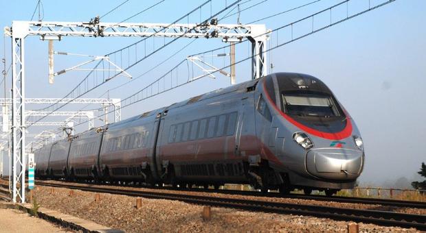Cortocircuito sul treno Lecce-Roma, fumo invade la carrozza: passeggeri evacuati