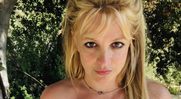 Britney Spears, a rischio l'uscita del suo libro: «Dettagli intimi sugli ex Colin Farrell e Justin Timberlake»