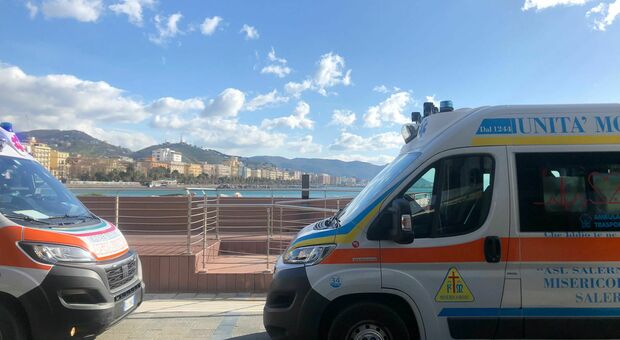 Operaio cade dall'impalcatura a Salerno: è grave ma non in pericolo di vita