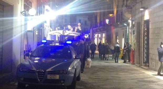 Lecce, donna scippata mentre attraversa la strada
