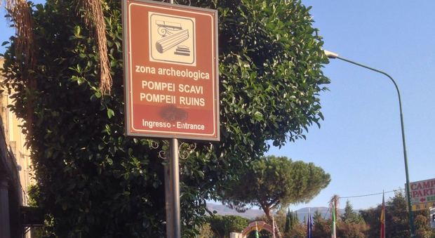 Pompei, segnaletica truccata acchiappa-turisti Auto «dirottate» in parcheggi privati