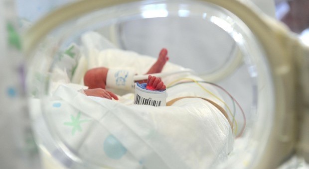 Bimba nasce tetraplegica, i genitori chiedono ai medici 30 milioni
