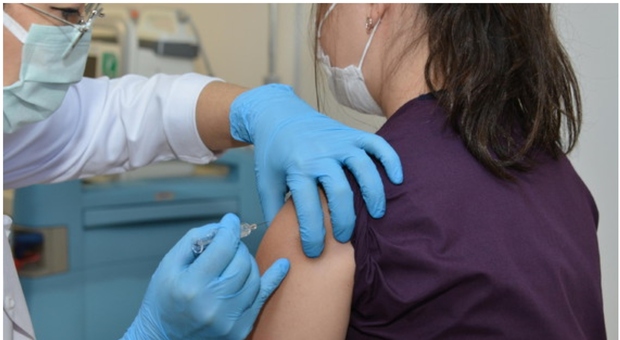 Vaccino ai minori, la Ue cambia le regole: «Il certificato Covid non scade a 9 mesi»