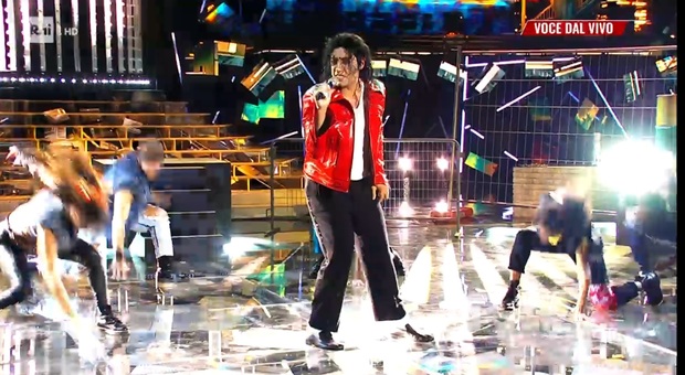 Ciro Priello a “Tale e quale show” di Carlo Conti interpreta Michael Jackson con “Beat it” (Foto: da video)