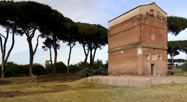 Visita dei sepolcri Barberini e Valeri sulla Via Latina