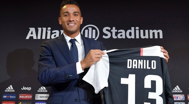 Danilo con la maglia della Juventus