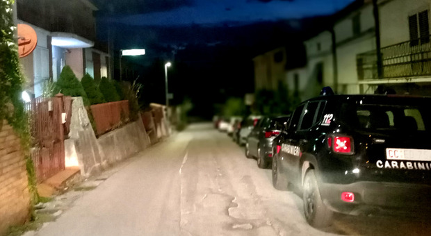 I carabinieri sul luogo dell'aggressione a Castel Frentano Foto di Andrea Colacioppo