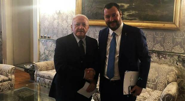 De Luca contro Salvini: «È il più grande sfondatore di porte aperte d'Italia»