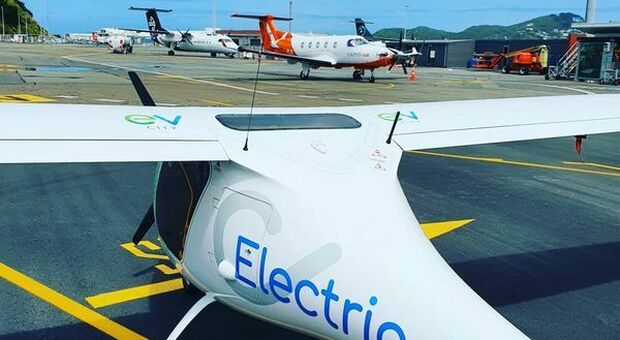 Aereo elettrico fa il volo più lungo mai effettuato, sorvolando lo stretto che separa le isole principali della Nuova Zelanda