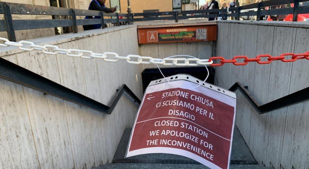 Roma, stazione metro Repubblica chiusa, il Codacons all'Anticorruzione: «Da Atac e Otis risposte contraddittorie»