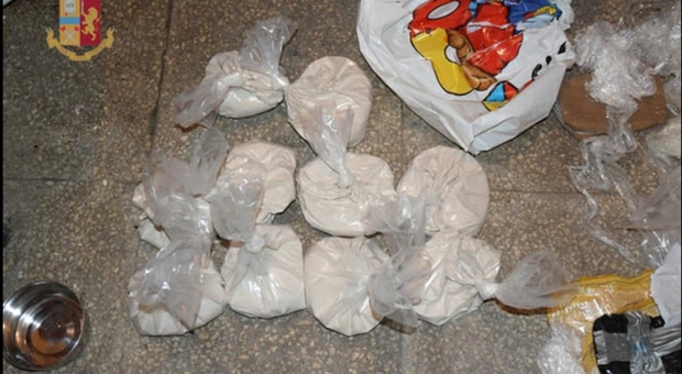 Otto chili di droga nascosti in un garage al quartiere Salesiani di Lecce: due arresti