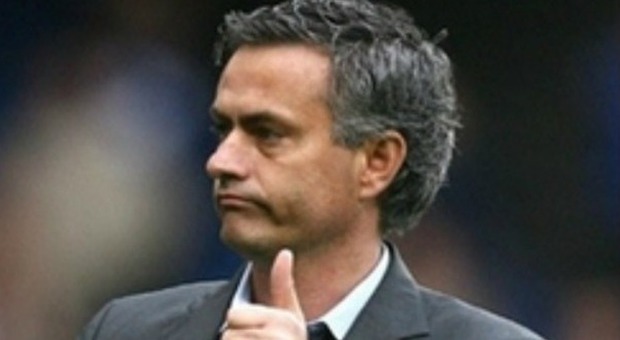 Mourinho, frecciata a Benitez dopo il trionfo: "Il suo Chelsea era a 20 punti dal primo posto"
