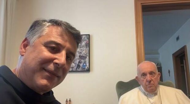 Papa Francesco debutta su Facebook con una diretta: «Buona sera "bravagente"»