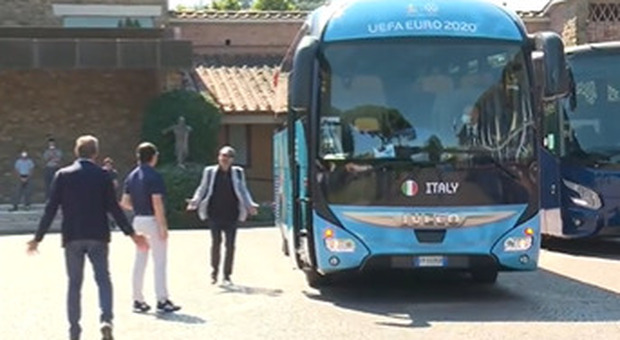 Italia-Inghilterra, il bus degli azzurri parte da Coverciano senza Vialli (ma è un rito scaramantico)