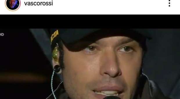 Vasco Rossi sta con Fedez: il rocker invia solidarietà social al rapper che ricambia: «Grazie Maestro»