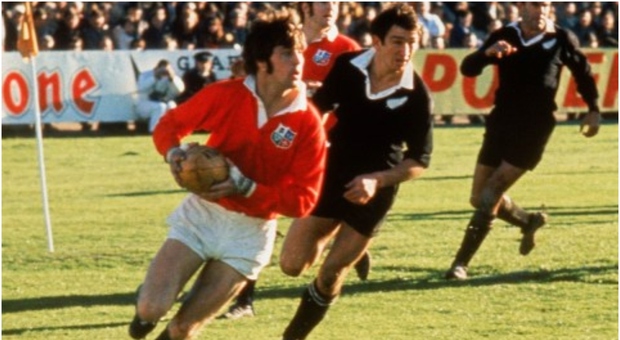 Barry John morto a 79 anni in Galles, il rugby piange il mediano di apertura che correva sulle acque. Chi era