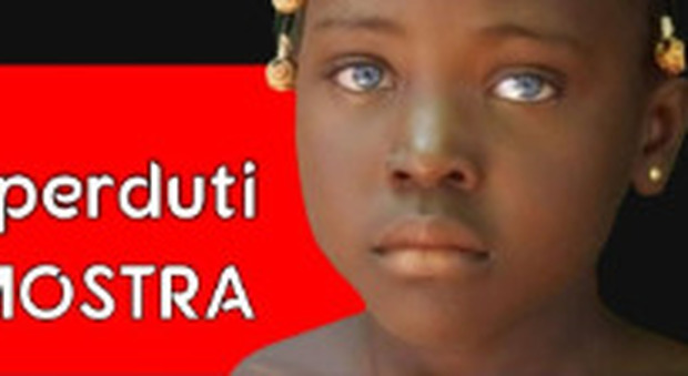 I «Bambini sperduti» dell’Africa: una mostra fotografica sull’infanzia negata